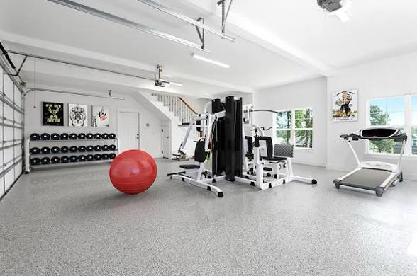 Epoxy vs. Rubber Floors for Miami Garage Gyms
